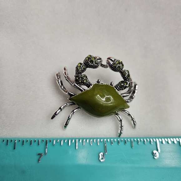 Elegant Green Silver Rhinestone Crab Brooch Pin Retro Style NWOT Silver Tone - Picture 4 of 8